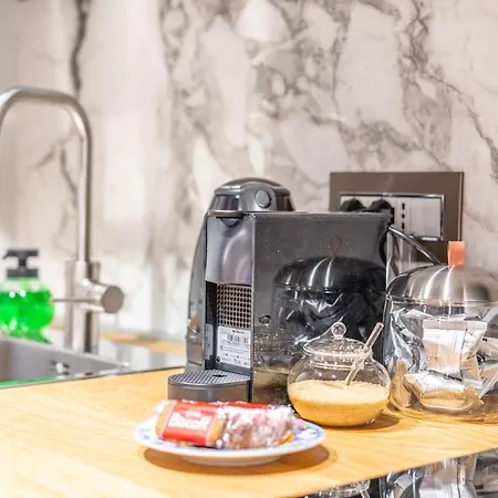 Downtown Luxury Sleeps 4, Crocetta, 8 Min From The Duomo