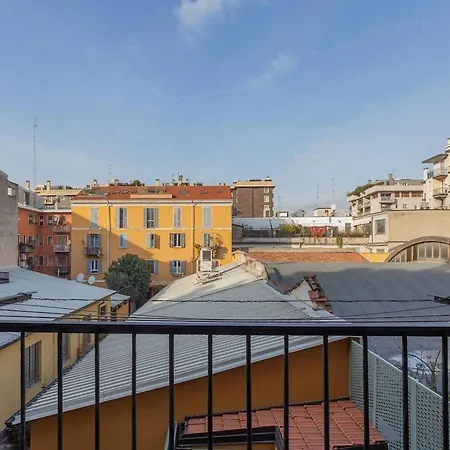 Xenia - 3 In Via Tortona 26 Milán