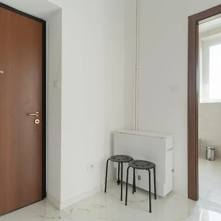 Guesthost - Cozy With Terrace Dergano * Milão