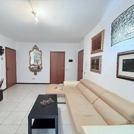 Large Artistic With 2 Balconies * Milano