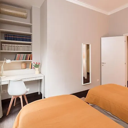 In The Heart Of Milan, Just A Short Walk From The Duomo! شقة