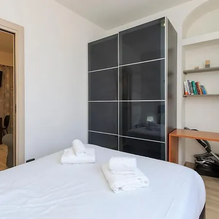Xenia - 2 In Via Serio 2 Milan