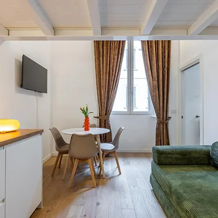 Cozy In Historical Building - Porta Venezia Lägenhet
