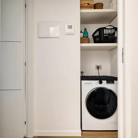 Apartamento New-build Bright & Quiet 1-br Flat With Balcony