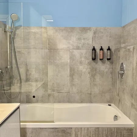 Two Bedroom With Views In Porta Venezia Apartamento Milão