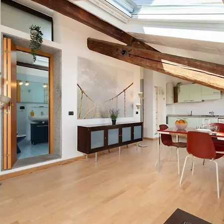 Elegant Attic Loft W Privateterrace Ac & Fast Wifi Apartamento