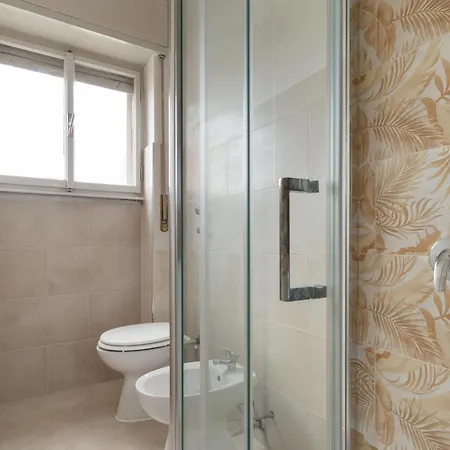 Guesthost - Comfy Balcony Flat Steps From Navigli Appartamento