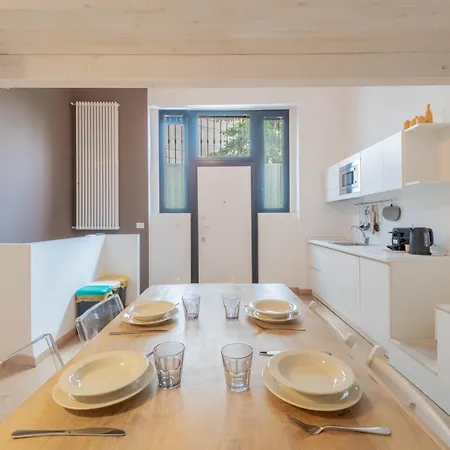 Stylish Arco Della Pace - New Exclusive Milaan