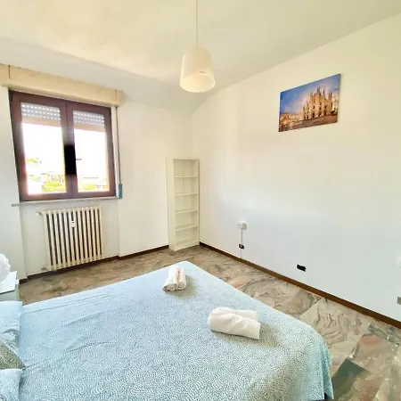 10 Minutes From The Cathedral- Metro 100 Meters Away