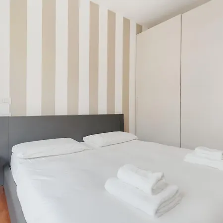 Guesthost - Bright Balcony Flat X4 Gioia Mm2 *