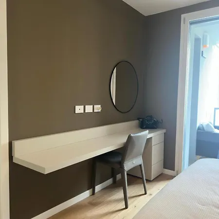 Stylish Modern 2-bedroom In *