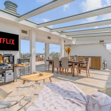 Luxury Skyline Penthouse *