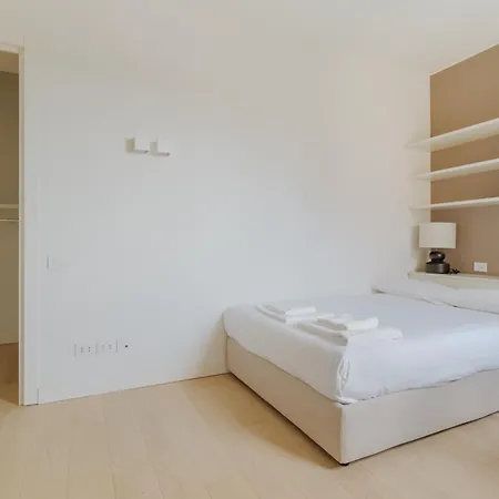 Guesthost - Spacious Terrace Flat San Siro Stadium *