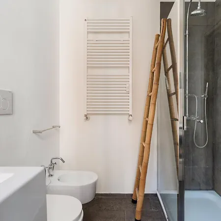 Guesthost - Cozy Balcony Flat X2 Porta Garibaldi