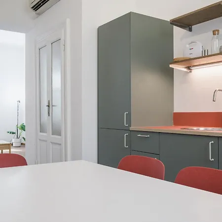 The Design Library - Monforte San Babila ميلان