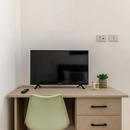 - Two-bedroom Near Duomo ميلان