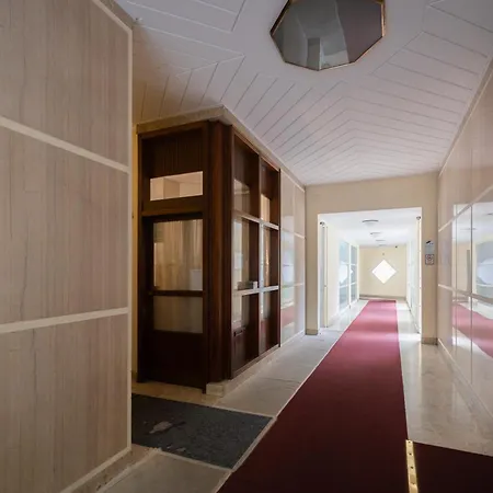 Апартаменты Elegant Designer In The Monumental Area