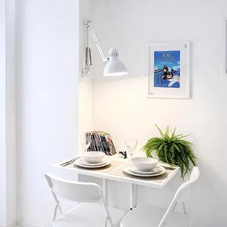 Tiny Cinema Loft - Milan's Smallest شقة *