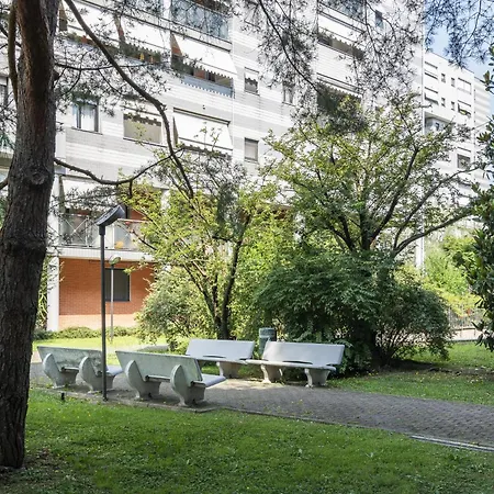 Lägenhet With Garden - A Peaceful Oasis In The