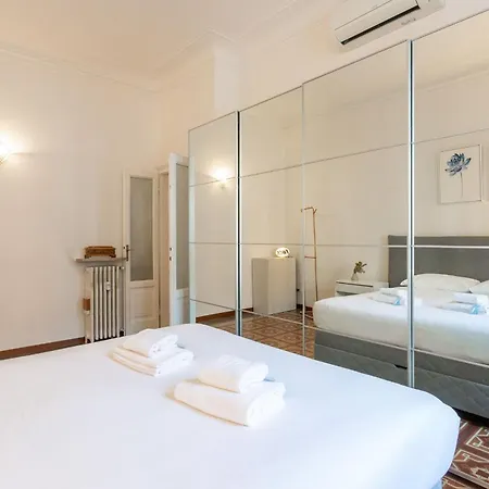 Caracciolo - Elegante Bilocale • Ascensore • Metro Vicina • Wi-fi Апартаменты *