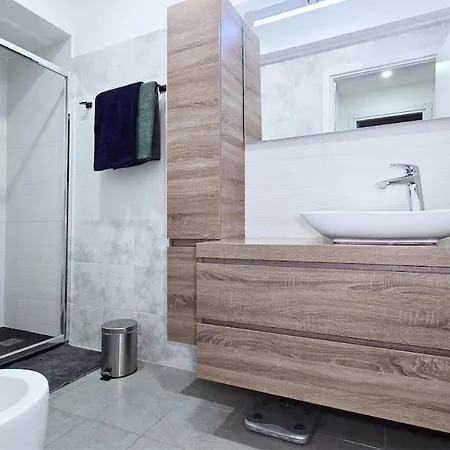 Luxury Loft Near Palaitalia Apartman *