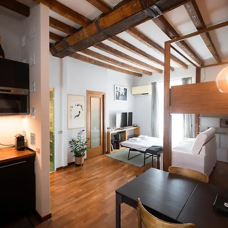 Elegant Navigli View Loft * Μιλάνο