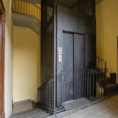 Nuovo Bilocale Ristrutturato Ultimo Piano Wifi 1 Min Metro Turro 10 Min Duomo Διαμέρισμα