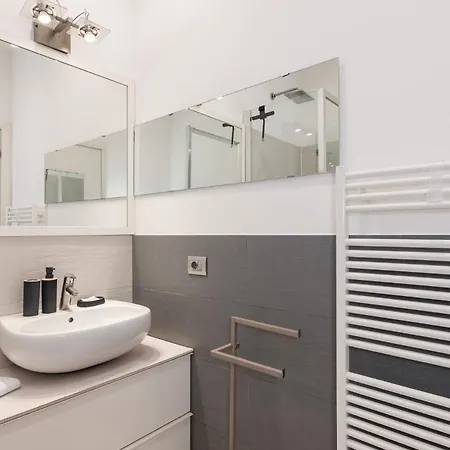 Design District Elegant Duomo Apartman