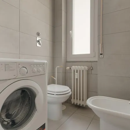 Guesthost - Comfy Balcony Flat Affori Mm3