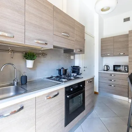 Duomo 15 Min Walk - Historic Center - 2 Bedrooms With Terrace Lejlighed *