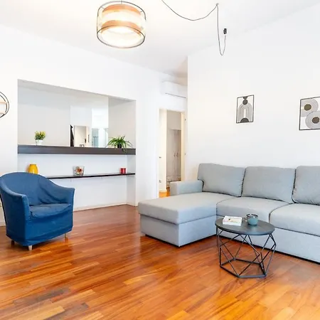Station-duomo - 2 Bedrooms & 2 Terrace شقة *