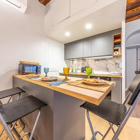 شقة Downtown Luxury Sleeps 4, Crocetta, 8 Min From The Duomo