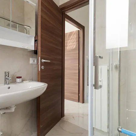 Guesthost - Cozy With Terrace Dergano Apartamento Milão