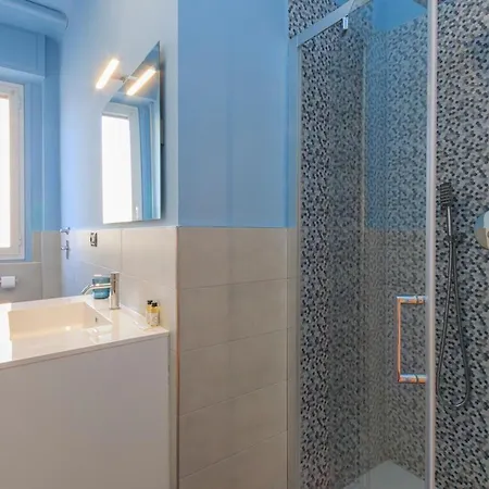 Xenia - 2 In Viale Suzzani 88 * Milano