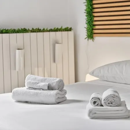 Elegant Comfort Prime Area With Ac & Wi-fi *
