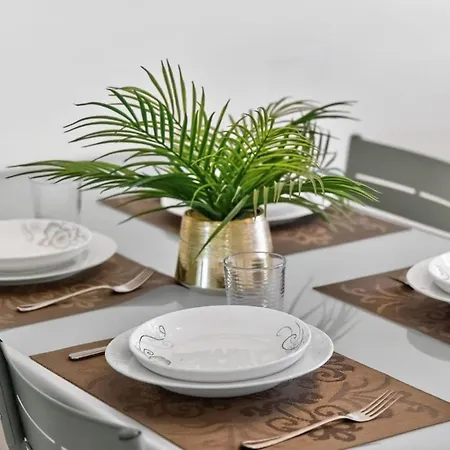 Elegant Comfort Prime Area With Ac & Wi-fi *