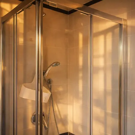 Modern Floor In Porta Romana With Free Parking And Lift Milão