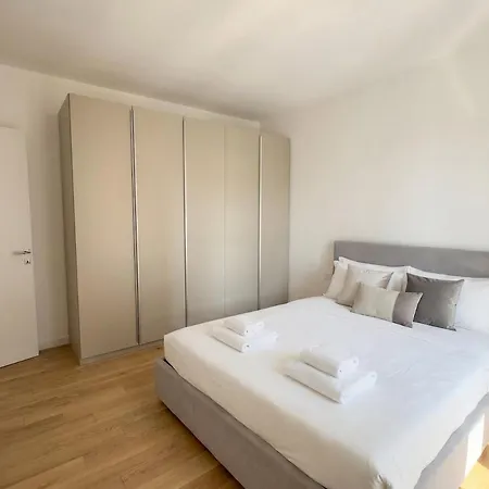 Apartamento New Modern Flat 10 Min Duomo In A Quiet Area Milão