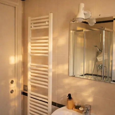 Modern Floor In Porta Romana With Free Parking And Lift Apartamento