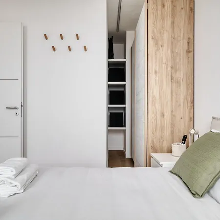 Apartamento New-build Bright & Quiet 1-br Flat With Balcony Milão