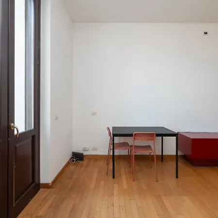 Appartamento Charme D'epoca Con Terrazzino A Porta Venezia Milano