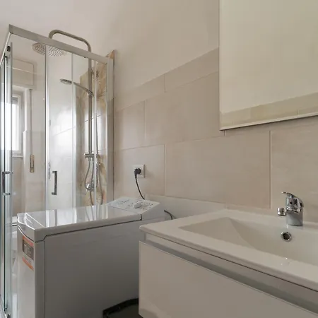 Guesthost - Comfy Balcony Flat Steps From Navigli Milano