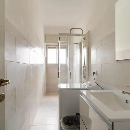 Guesthost - Comfy Balcony Flat Steps From Navigli Milan