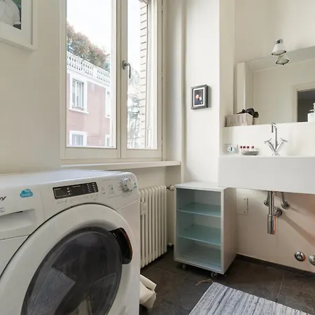 Guesthost - Cozy Balcony Flat X2 Porta Garibaldi
