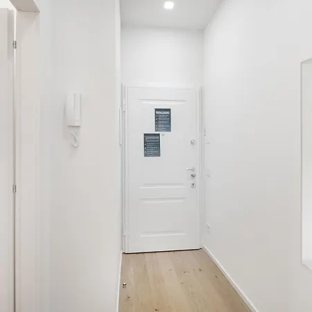 Easylife - - Mora 13 - Navigli *