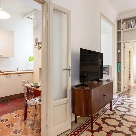 Appartement Stylish Flat On The Navigli For 6 Milaan
