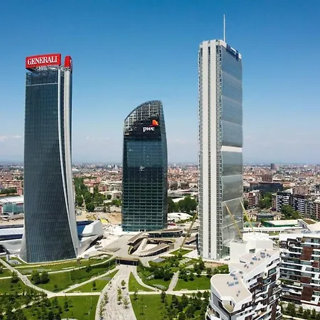 New Elegante Mico Life Con Metro E Tram Vicini *