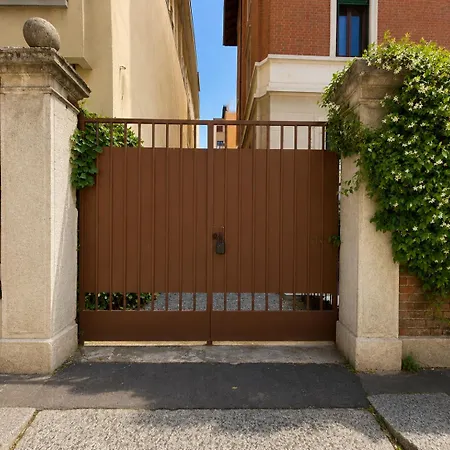 Private Garden & Free Parking - 2 Bedroom *