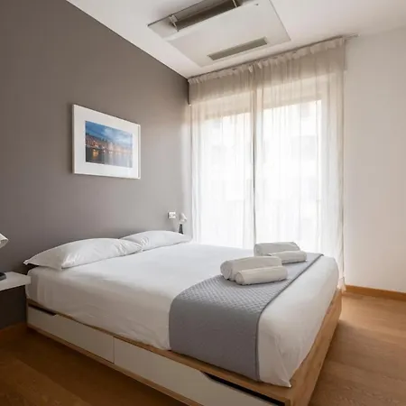 Red Elegance - Porta Venezia Apartamento Milão