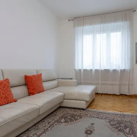 Xenia - 4 In Via Arbe 67 * Milánó